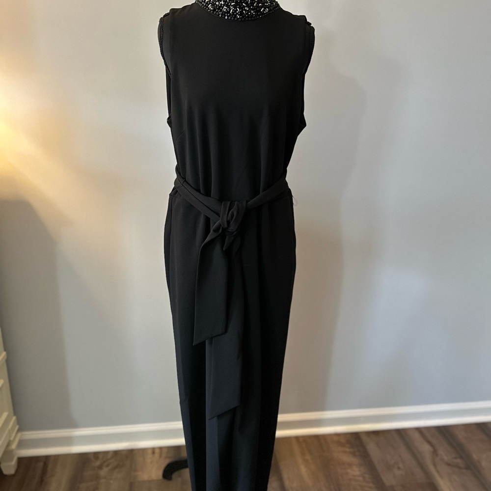 Elegant Black Sleeveless Dress